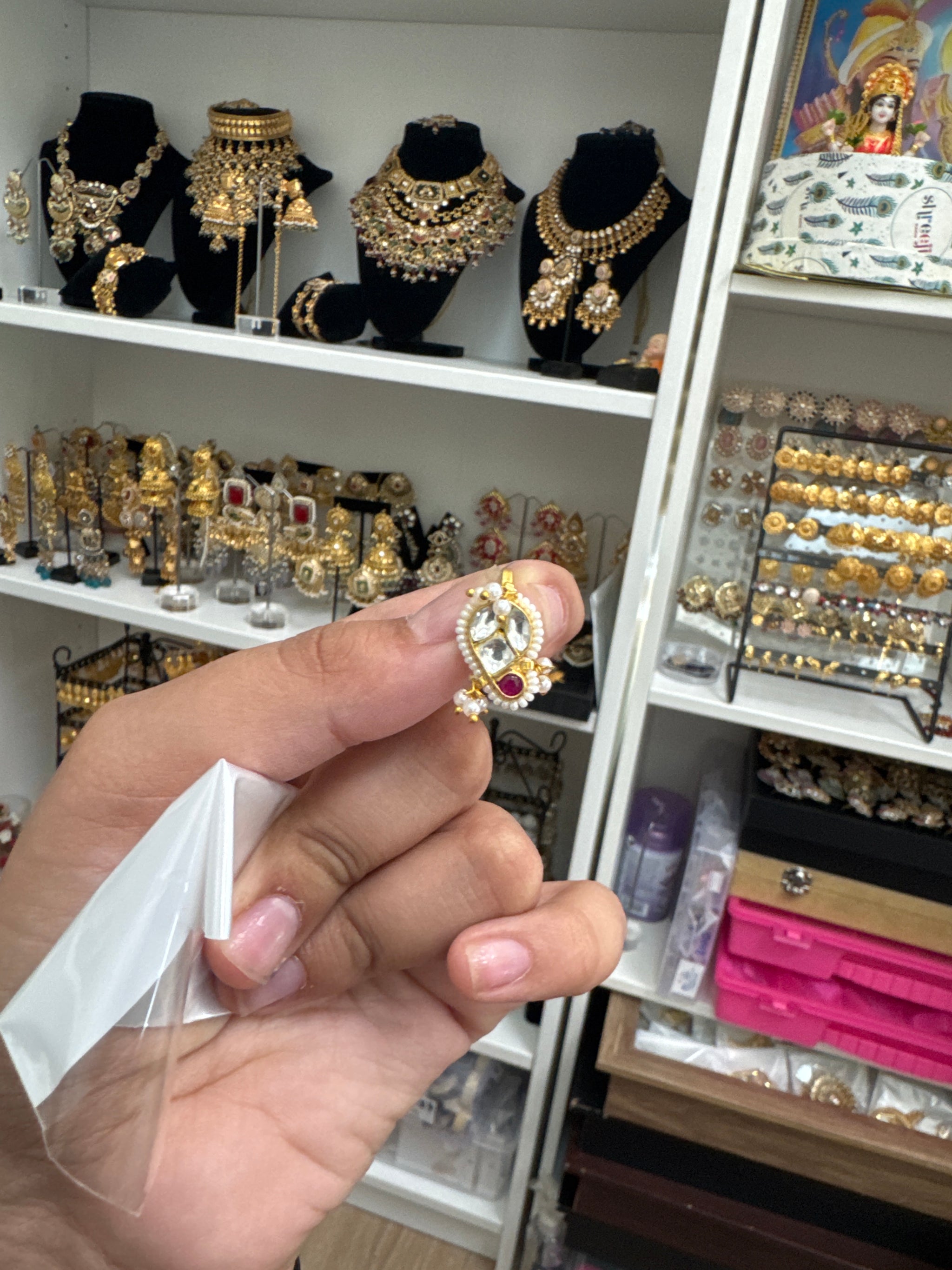 Nose pin