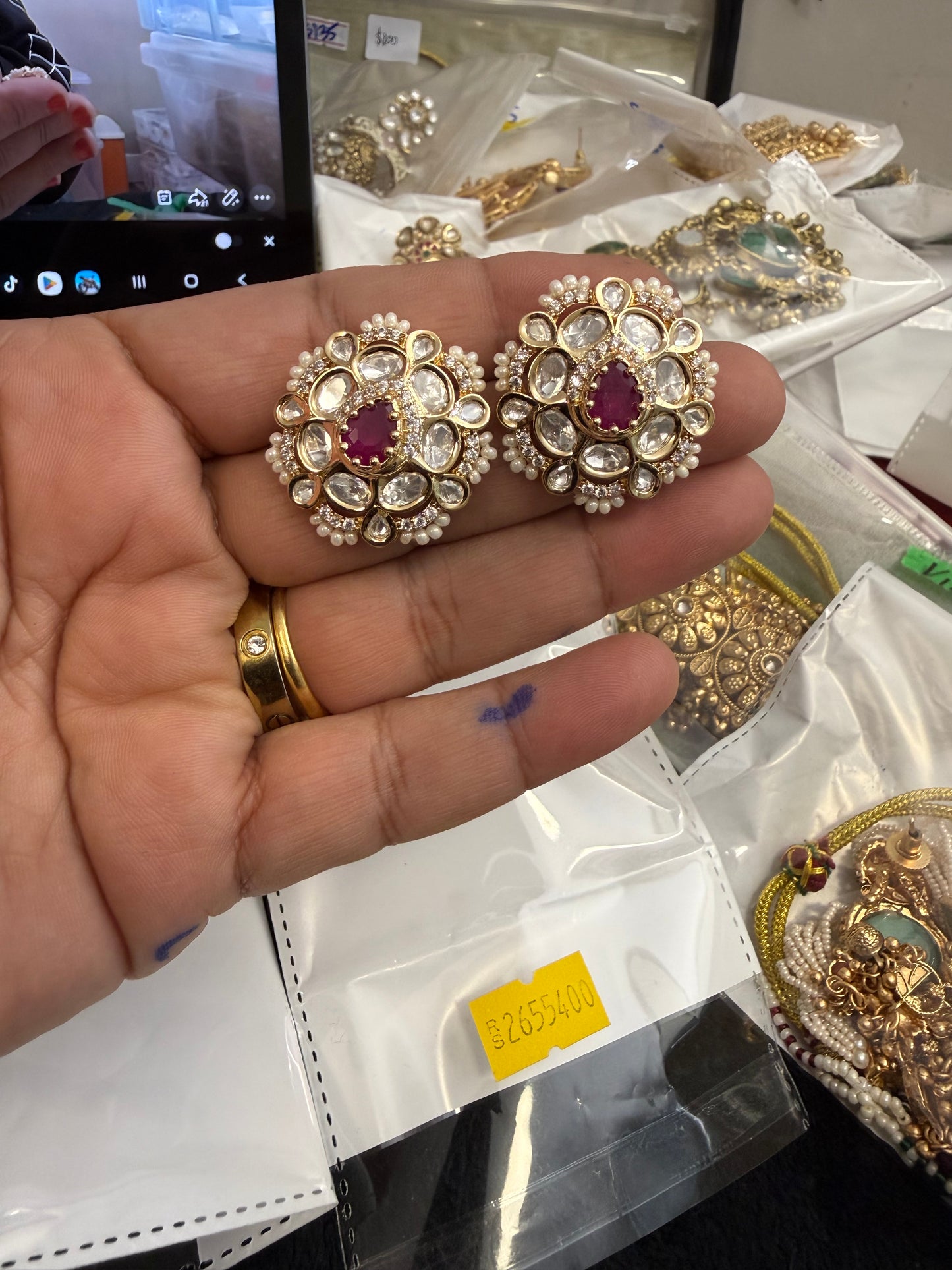 Tyani kundan stud