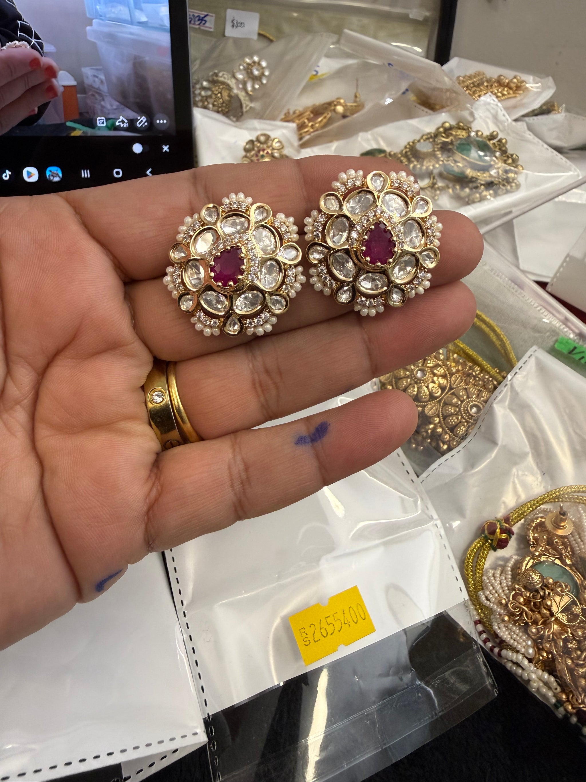 Tyani kundan stud